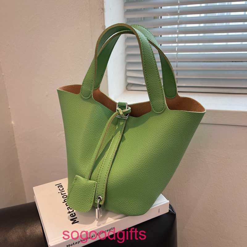 Designer Herme bags Women's Picotin lock Handbags Tote Bag Baroness Female Summer 2022 New Versatile Fashion M rity Handheld Bucket Texture, Green
Designer Herme bags Women's Picotin lock Handbags Tote Bag Baroness Female Summer 2022 New Versatile Fashion M rity Handheld Bucket Texture, Green