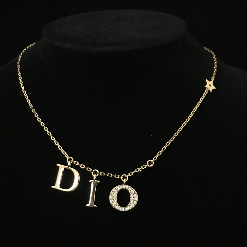 Luxury Designer Necklace Women Couple Letters Pendant Stainless Steel Fashion Gold Chain Necklace Lovers Jewelry for Neck
Luxury Designer Necklace Women Couple Letters Pendant Stainless Steel Fashion Gold Chain Necklace Lovers Jewelry for Neck