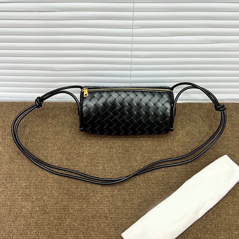 Round Cylinder Bag Women Weave Crossbody Shoulder Bags Classic Genuine Leather Fashion Letters Zipper Closure Gold Hardware Casual Handbags Clutch Wallets
Round Cylinder Bag Women Weave Crossbody Shoulder Bags Classic Genuine Leather Fashion Letters Zipper Closure Gold Hardware Casual Handbags Clutch Wallets