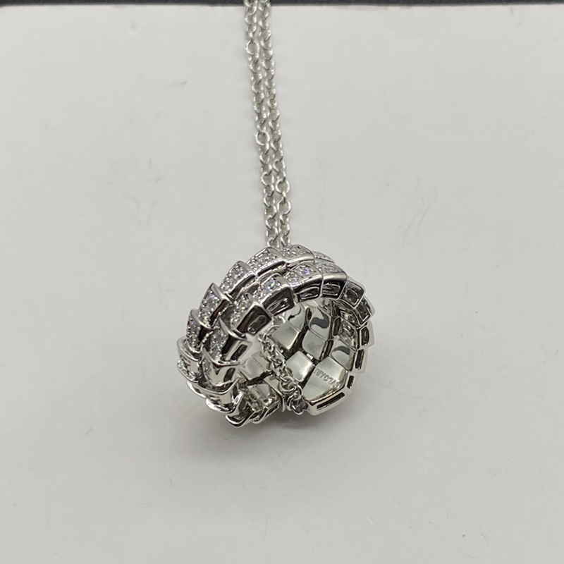 Luxurys Desingers Necklace Silver Snake Plated Light Bone Full Diamond Pattern fashion 3 Colour Necklaces Couple nice
Luxurys Desingers Necklace Silver Snake Plated Light Bone Full Diamond Pattern fashion 3 Colour Necklaces Couple nice