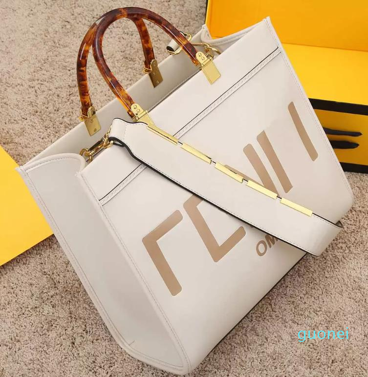 designer Totes Handbags Shoulder Bags Evening Bag leather material amber double handle large capacity letter decorative Men women universal bag
designer Totes Handbags Shoulder Bags Evening Bag leather material amber double handle large capacity letter decorative Men women universal bag