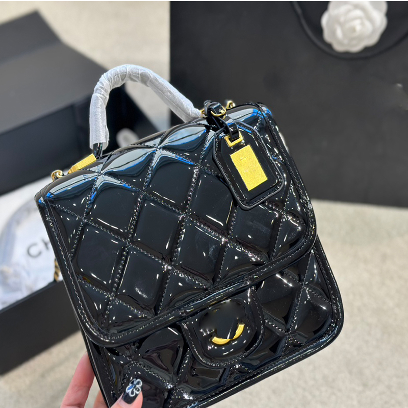 Designer Top custom luxury brand bag Channel 22k Handbagk letter cc leather gold chain Slant shoulder 20cm with hanging tag Shiny tote bags, Shiny black
Designer Top custom luxury brand bag Channel 22k Handbagk letter cc leather gold chain Slant shoulder 20cm with hanging tag Shiny tote bags, Shiny black