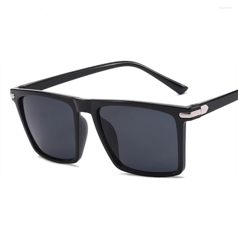 Sunglasses Fashion Retro Men's Rivet Decoration Personalized Sun Glasses Male's Square Reflective Shades Trend Goggles UV400
Sunglasses Fashion Retro Men's Rivet Decoration Personalized Sun Glasses Male's Square Reflective Shades Trend Goggles UV400