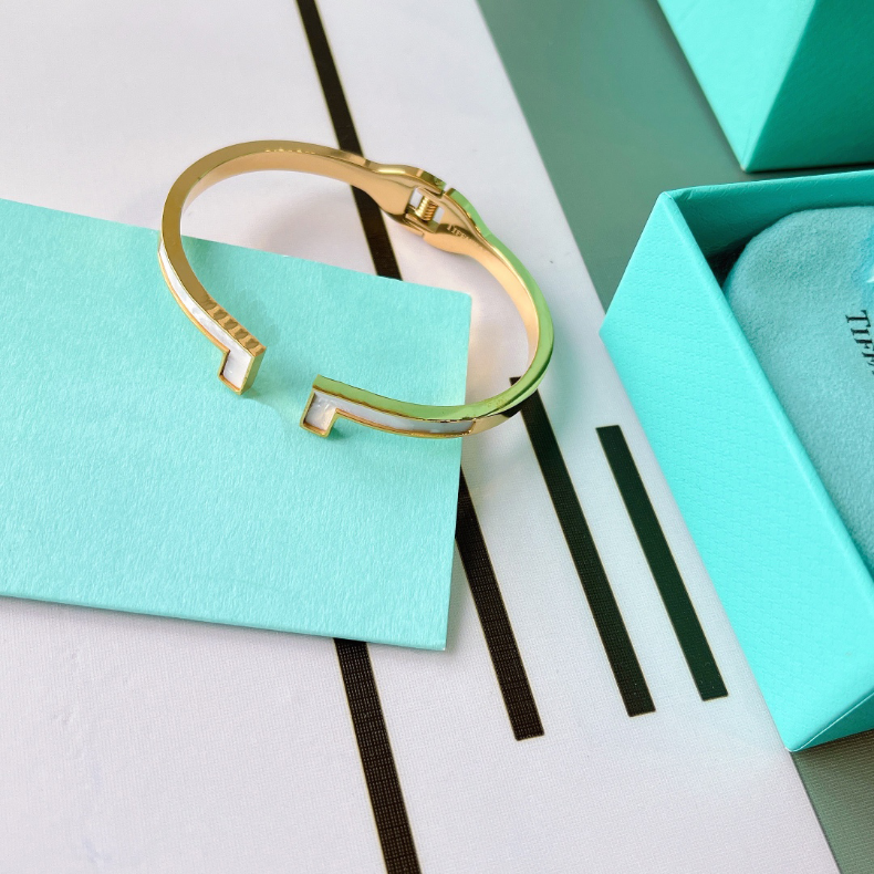 Romantic Couple Bangle Fashion Color Classic Style Brand Designer Bracelet Selected Gift Party Travel Elegant Delicate Charm Valentine's Day Basic Versatility
Romantic Couple Bangle Fashion Color Classic Style Brand Designer Bracelet Selected Gift Party Travel Elegant Delicate Charm Valentine's Day Basic Versatility
