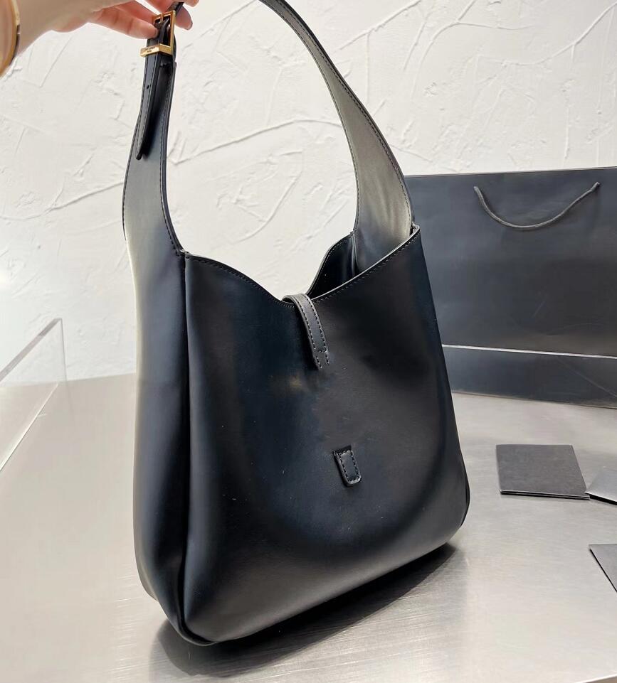 Designer Womens Shopping Bag Pure Color Leather Handbags Shoulder Bags Fashion Classic Bucket bag Large Capacity Metal Logo Women Totes Axillary package, Black
Designer Womens Shopping Bag Pure Color Leather Handbags Shoulder Bags Fashion Classic Bucket bag Large Capacity Metal Logo Women Totes Axillary package, Black
