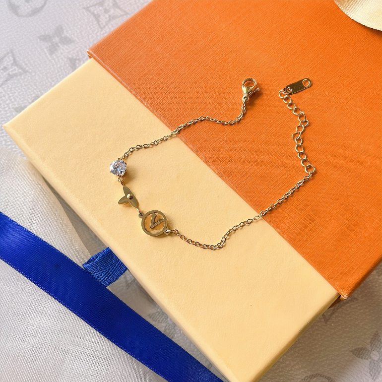 Designer Quality Gold-Plated Link Chains Stainless Steel Bracelet With Diamond Flowers Fashion Design Elegant Brand For Couples Adjustable
Designer Quality Gold-Plated Link Chains Stainless Steel Bracelet With Diamond Flowers Fashion Design Elegant Brand For Couples Adjustable