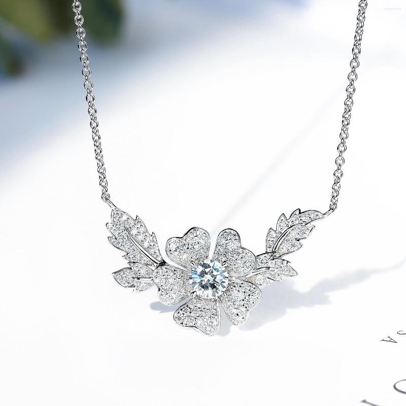 Pendant Necklaces Luxury Dazzling Silver Plated Zircon Flower Necklace White Crystal Women's Lover's Xmas Gifts Floret Jewelry 
Pendant Necklaces Luxury Dazzling Silver Plated Zircon Flower Necklace White Crystal Women's Lover's Xmas Gifts Floret Jewelry