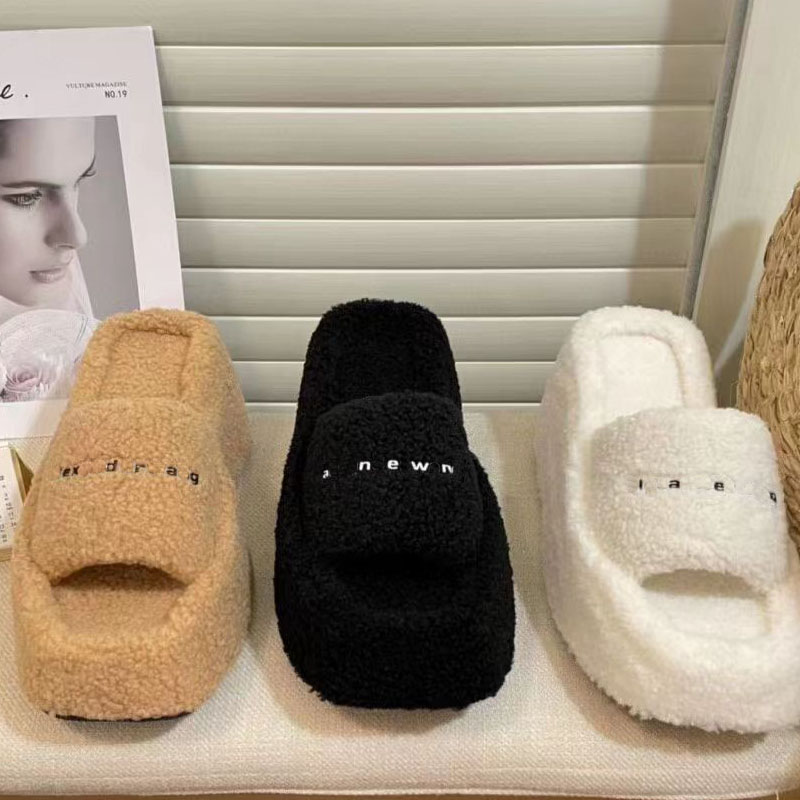 2022 Designer Women wool Fluffy Slides slippers Classic Fashione letters Furry Outer wear Sandal winter thick bottom Super high heel open toed slipper Size shoe 35-40
2022 Designer Women wool Fluffy Slides slippers Classic Fashione letters Furry Outer wear Sandal winter thick bottom Super high heel open toed slipper Size shoe 35-40