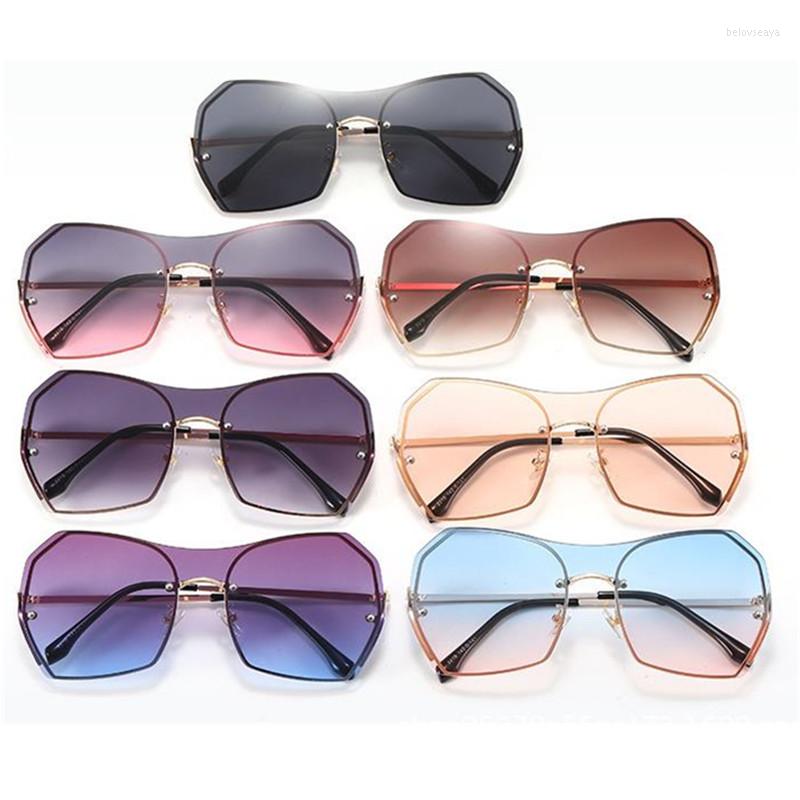 Sunglasses Fashion Women Siamese Irregular Sun Glasses Oversize Lens Goggles Anti-UV Spectacles Gradient Eyeglasses Ornamental
Sunglasses Fashion Women Siamese Irregular Sun Glasses Oversize Lens Goggles Anti-UV Spectacles Gradient Eyeglasses Ornamental