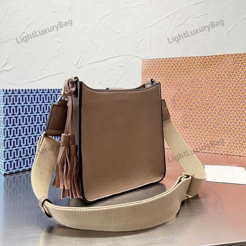 Designer Luxury Women Bag Torys Handbag TB Fashion Inclined Shoulder Bags Versatile Purses Tories Burchs Totes Large Capacity Saddle Wallet 5A High Quality 4RFE, Sky blue
Designer Luxury Women Bag Torys Handbag TB Fashion Inclined Shoulder Bags Versatile Purses Tories Burchs Totes Large Capacity Saddle Wallet 5A High Quality 4RFE, Sky blue