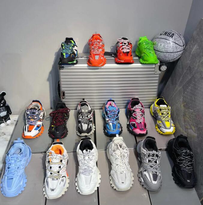 Dress Shoes Designer Men Women Casual Shoe Runners Sneaker Track 3 3.0 Triple White Black Sneakers Tess.s. Gomma Leather Luxury Brand Trainer Nylon, Color 1
Dress Shoes Designer Men Women Casual Shoe Runners Sneaker Track 3 3.0 Triple White Black Sneakers Tess.s. Gomma Leather Luxury Brand Trainer Nylon, Color 1