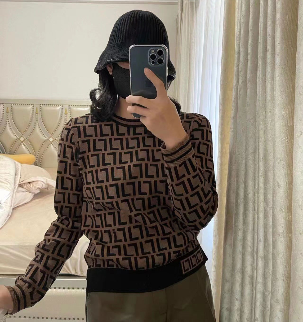 Designer New Sweater Women's Round neck striped fashion Autumn And Winter Long Sleeve Women High End whole letter F Jacquard Cardigan knitting Sweaters
Designer New Sweater Women's Round neck striped fashion Autumn And Winter Long Sleeve Women High End whole letter F Jacquard Cardigan knitting Sweaters