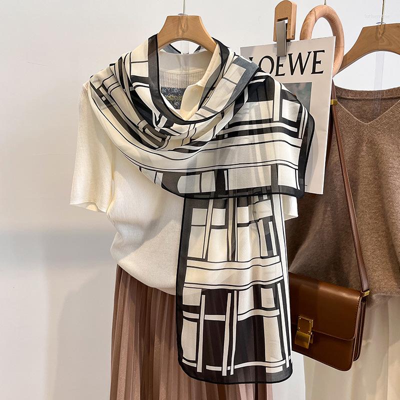 Scarves 2022 Silk Scarf Plaid Crepe De Chine Luxury BrandDesigner Hair Print Handkerchief Hijab Shawl Women Bandanna Foulard Muffler
Scarves 2022 Silk Scarf Plaid Crepe De Chine Luxury BrandDesigner Hair Print Handkerchief Hijab Shawl Women Bandanna Foulard Muffler