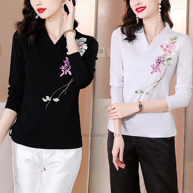 Ethnic Clothing 2022 Chinese Traditional Tops Style Flower Embroidery T-shirt Pullover V-neck National Blouse Vintage Long Sleeve
Ethnic Clothing 2022 Chinese Traditional Tops Style Flower Embroidery T-shirt Pullover V-neck National Blouse Vintage Long Sleeve