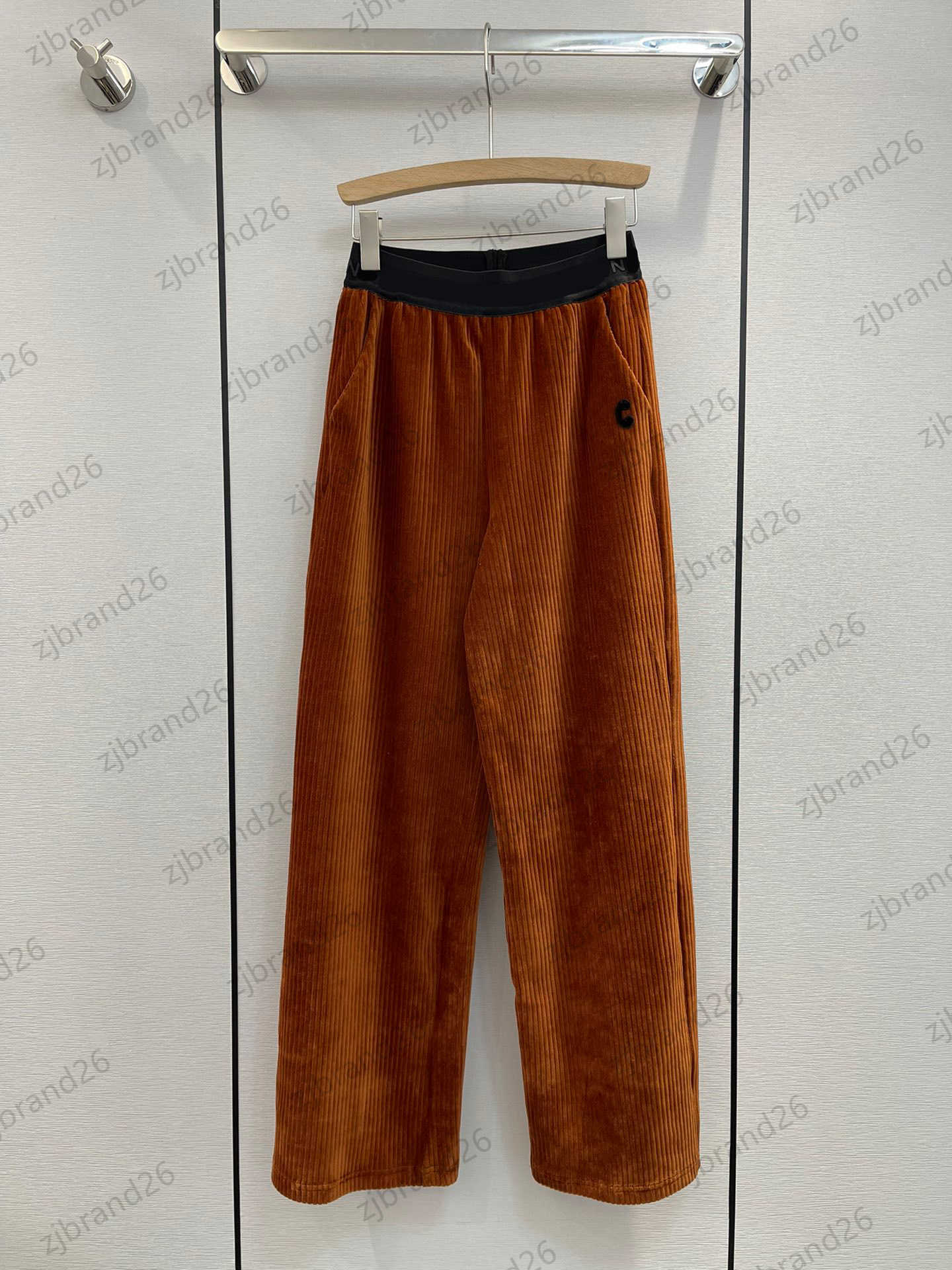 Womens Pants Loose Version Modified Leg Type Wide Leg Letter Jacquard Pockets Lazy Style High Waist Trouser Simple Designer Women Clothing 3 Colors
Womens Pants Loose Version Modified Leg Type Wide Leg Letter Jacquard Pockets Lazy Style High Waist Trouser Simple Designer Women Clothing 3 Colors
