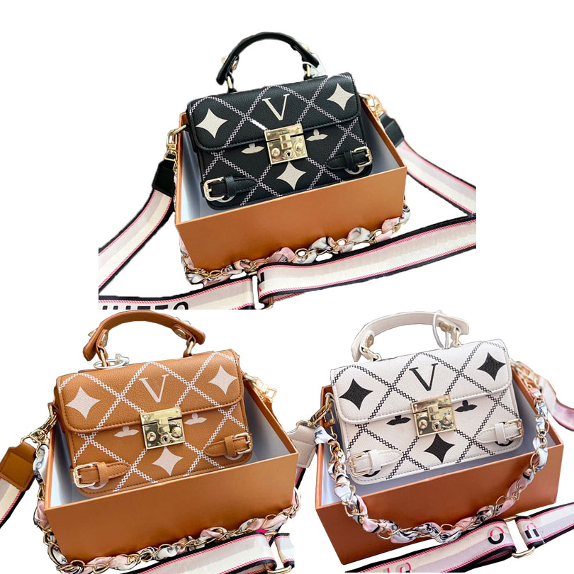 Luxury designer bags printed handbag new shoulder bag leather cross pillow bag 4 styles 3 colors classic version good with fashion party tops quality very good nice, Brown size:23*8*16
Luxury designer bags printed handbag new shoulder bag leather cross pillow bag 4 styles 3 colors classic version good with fashion party tops quality very good nice, Brown size:23*8*16