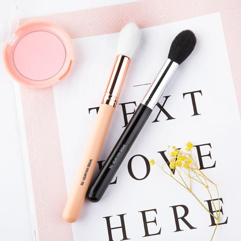Makeup Brushes RANCAI Professional TAPERED HIGHLIGHTER F35 Perfect Fluffy Face Powder Bronzer Brush Eyes Blending Cosmetic Tools
Makeup Brushes RANCAI Professional TAPERED HIGHLIGHTER F35 Perfect Fluffy Face Powder Bronzer Brush Eyes Blending Cosmetic Tools