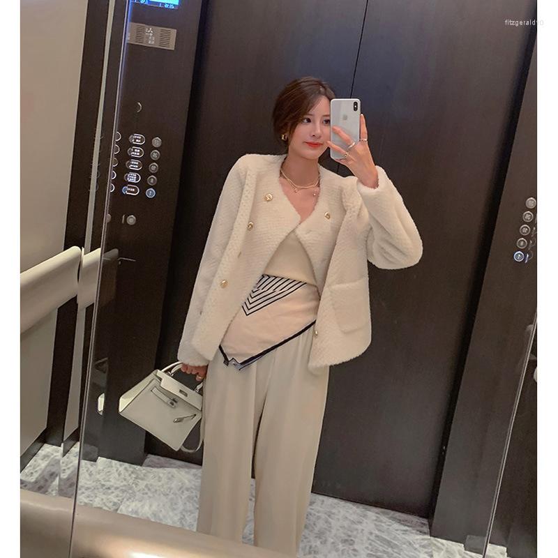 Women' Fur Elegant Short Coat Women Solid Double Breasted Crop Jacket Temperament Ladies Lambs Wool Warm Coats Winter Fashion, Bule
Women' Fur Elegant Short Coat Women Solid Double Breasted Crop Jacket Temperament Ladies Lambs Wool Warm Coats Winter Fashion, Bule