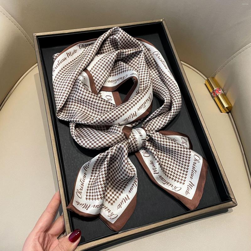 Scarves Luxury Design Silk Scarfs Women Four Seasons Fashion Decoration 17 150cm Long Ribbon Professional Scarf Soft Satin
Scarves Luxury Design Silk Scarfs Women Four Seasons Fashion Decoration 17 150cm Long Ribbon Professional Scarf Soft Satin