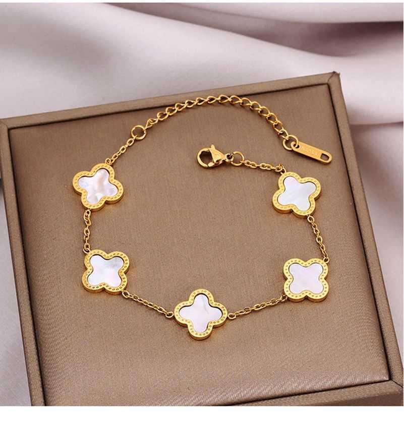 Charm Bracelets Fashion Jewelry Lucky Ladi Four Leaf Clover Bracelet 18K Gold Plated Stainls Steel Bracelet Designer Gold Women Van Steel
Charm Bracelets Fashion Jewelry Lucky Ladi Four Leaf Clover Bracelet 18K Gold Plated Stainls Steel Bracelet Designer Gold Women Van Steel