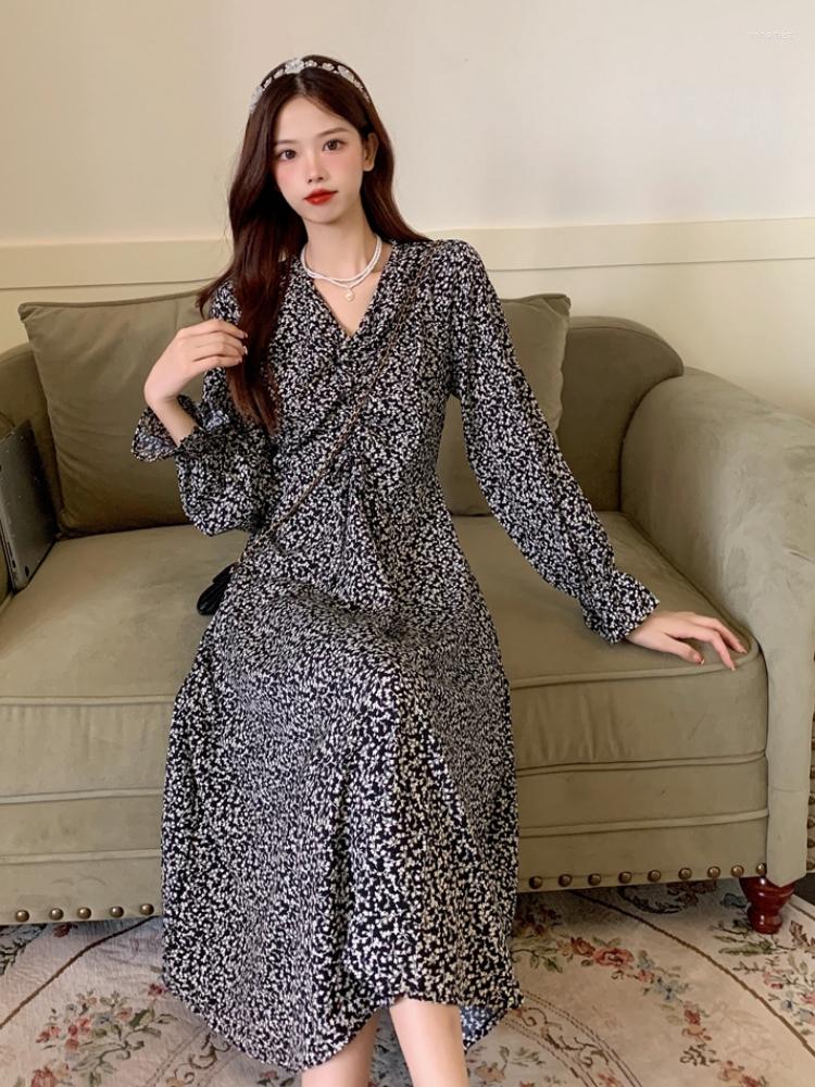 Casual Dresses Autumn Women's Clothing Is Thin And Covers Belly Reduces Age Floral Long-sleeved Long Skirt Temperament Retro Dress, Black 
Casual Dresses Autumn Women's Clothing Is Thin And Covers Belly Reduces Age Floral Long-sleeved Long Skirt Temperament Retro Dress, Black