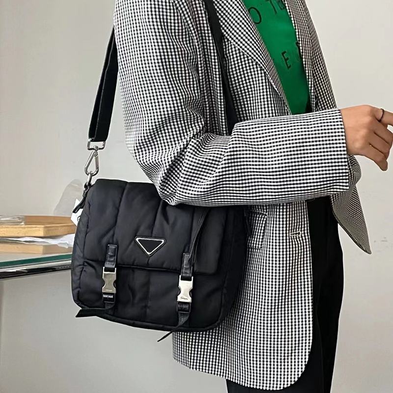 Designer Hobo Bag Fashion Womens Shoulder Bags Handbag Women Luxurys Axillary Bags Backpack Totes Cleos Brushed Leather Wallet#28 CM
Designer Hobo Bag Fashion Womens Shoulder Bags Handbag Women Luxurys Axillary Bags Backpack Totes Cleos Brushed Leather Wallet#28 CM
