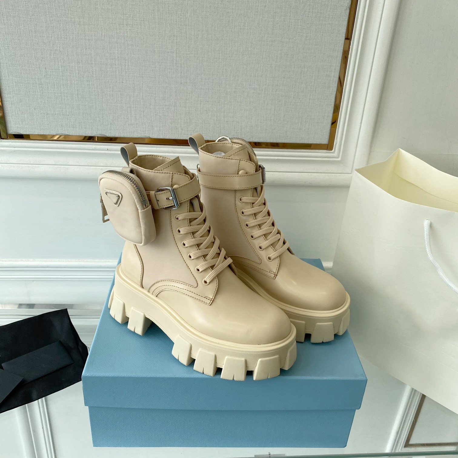 Women Ankle Boots luxury Nylon fabric Designer shoes EVA sole Lace Up Wear small bag Boots Platform sneakers Triangle Waterproof foam runner loafers trainer, White
Women Ankle Boots luxury Nylon fabric Designer shoes EVA sole Lace Up Wear small bag Boots Platform sneakers Triangle Waterproof foam runner loafers trainer, White