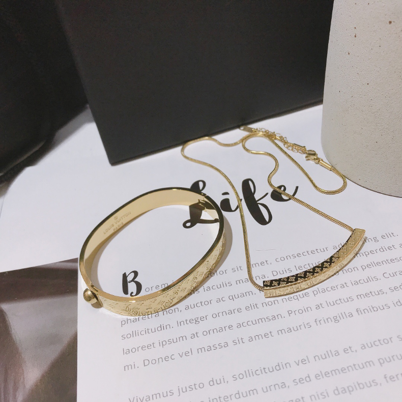 Brand Fashion Jewelry Set Designer Bracelet Charm Necklace Female Youth Exclusive Selection Campus Couple Gift 18k Gold Plated Precious Luxury, Golden
Brand Fashion Jewelry Set Designer Bracelet Charm Necklace Female Youth Exclusive Selection Campus Couple Gift 18k Gold Plated Precious Luxury, Golden