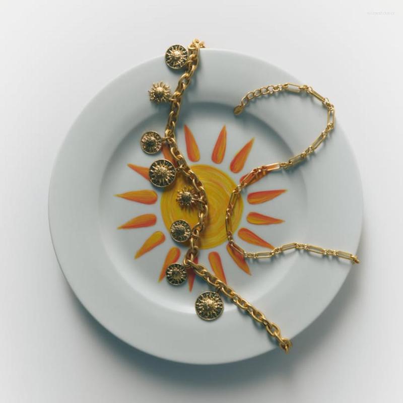 Pendant Necklaces Vedawas 2pcs/set Sunflower Necklace Retro Gold Color Double Layer Round Geometric For Women Jewelry Accessories
Pendant Necklaces Vedawas 2pcs/set Sunflower Necklace Retro Gold Color Double Layer Round Geometric For Women Jewelry Accessories