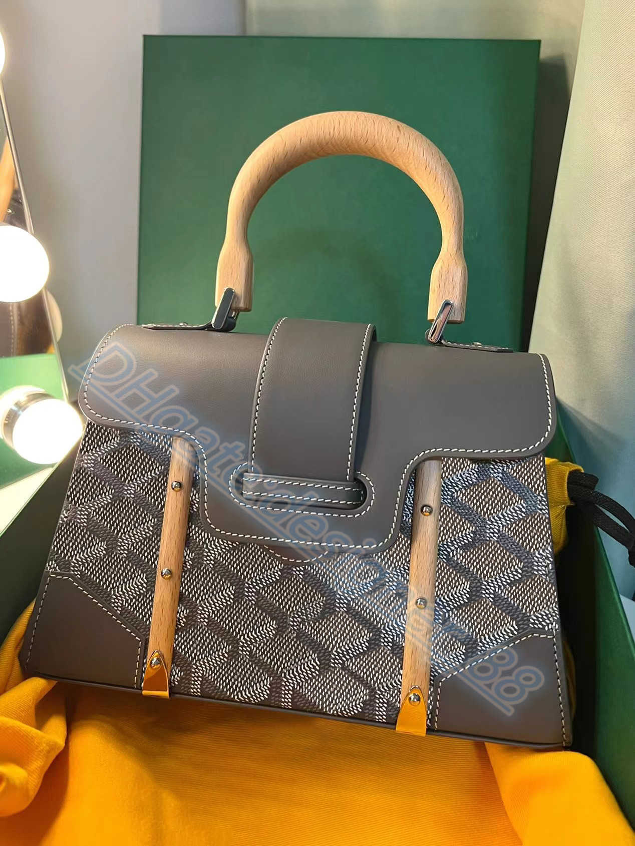 Women's men with box goya bag real Leather classic Saigon tote wooden top handle Luxury Designer handbag crossBody fashion pochette with
Women's men with box goya bag real Leather classic Saigon tote wooden top handle Luxury Designer handbag crossBody fashion pochette with