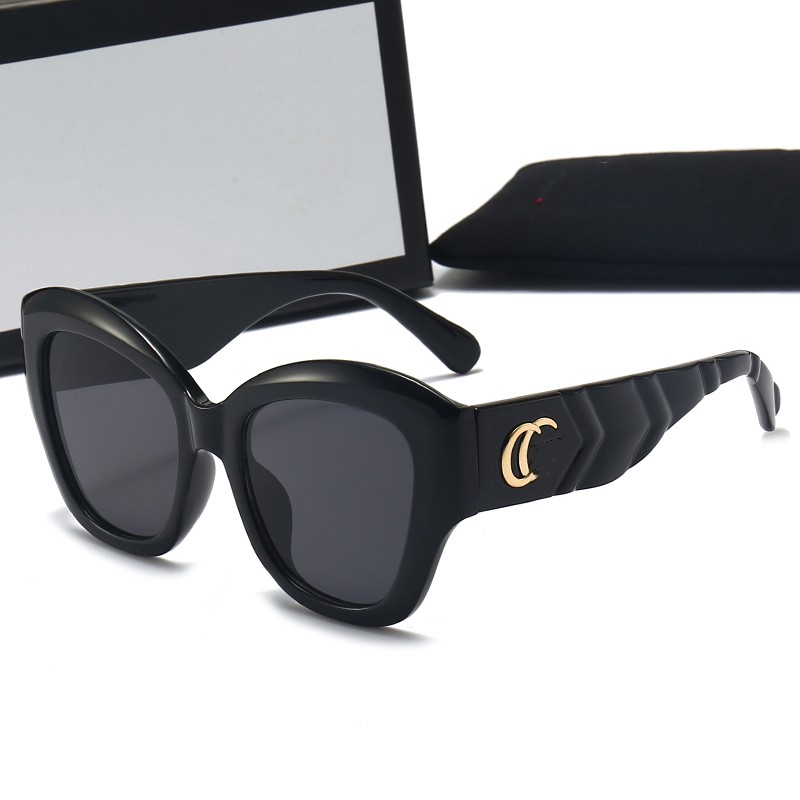 Sunglasses For Designer Men Women Retro Eyeglasses Outdoor Shades PC Frame Fashion Classic Lady Sun glasses Mirrors 4 Colors With Box
Sunglasses For Designer Men Women Retro Eyeglasses Outdoor Shades PC Frame Fashion Classic Lady Sun glasses Mirrors 4 Colors With Box