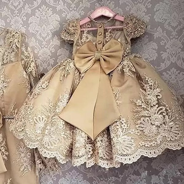 Gold Champagne Princess Girls Pageant Dresses Jewel Neck Cap Sleeves Lace Appliques Pearls Flower Girl Dress Party First Communion Gowns Back With Bow