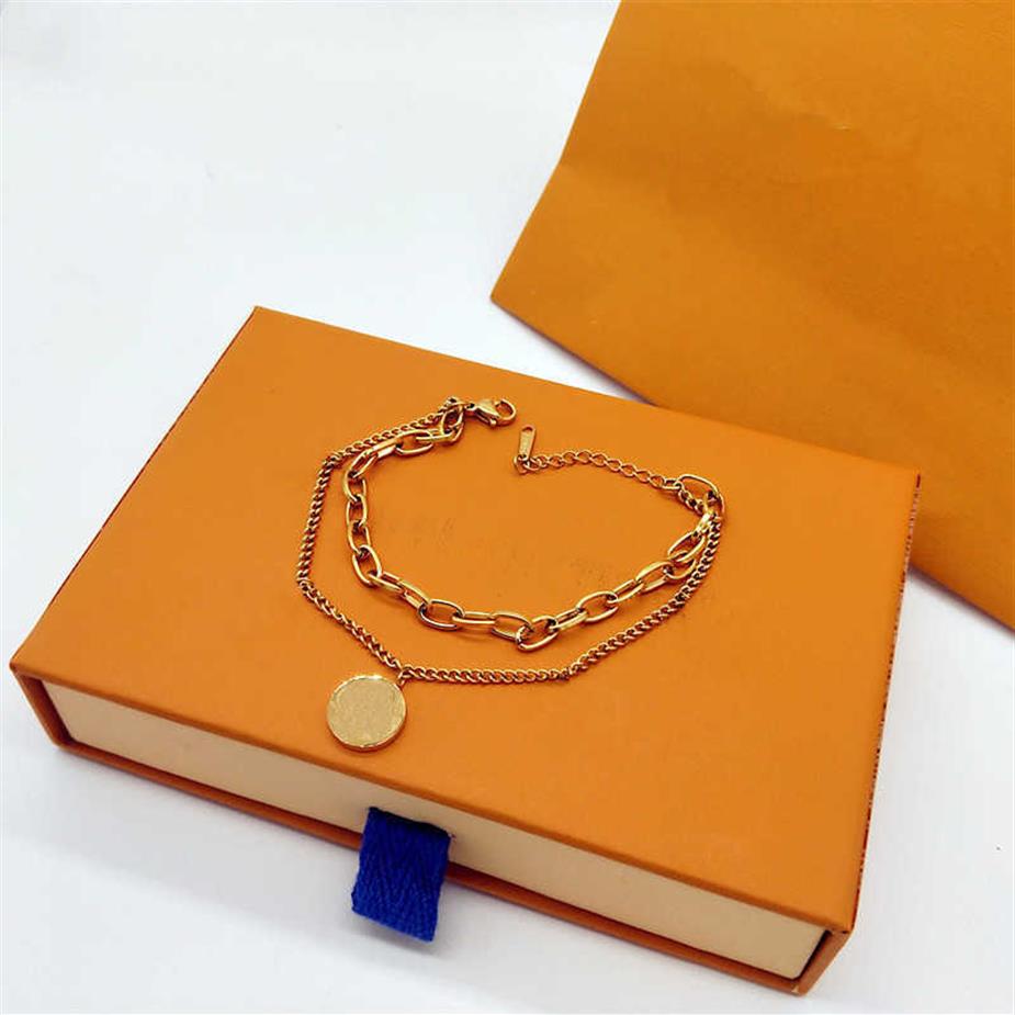 Golden four-leaf clover round letter L home women bracelet Link luxury designer double-layer hollow birthday gift jewelry does not261N
Golden four-leaf clover round letter L home women bracelet Link luxury designer double-layer hollow birthday gift jewelry does not261N