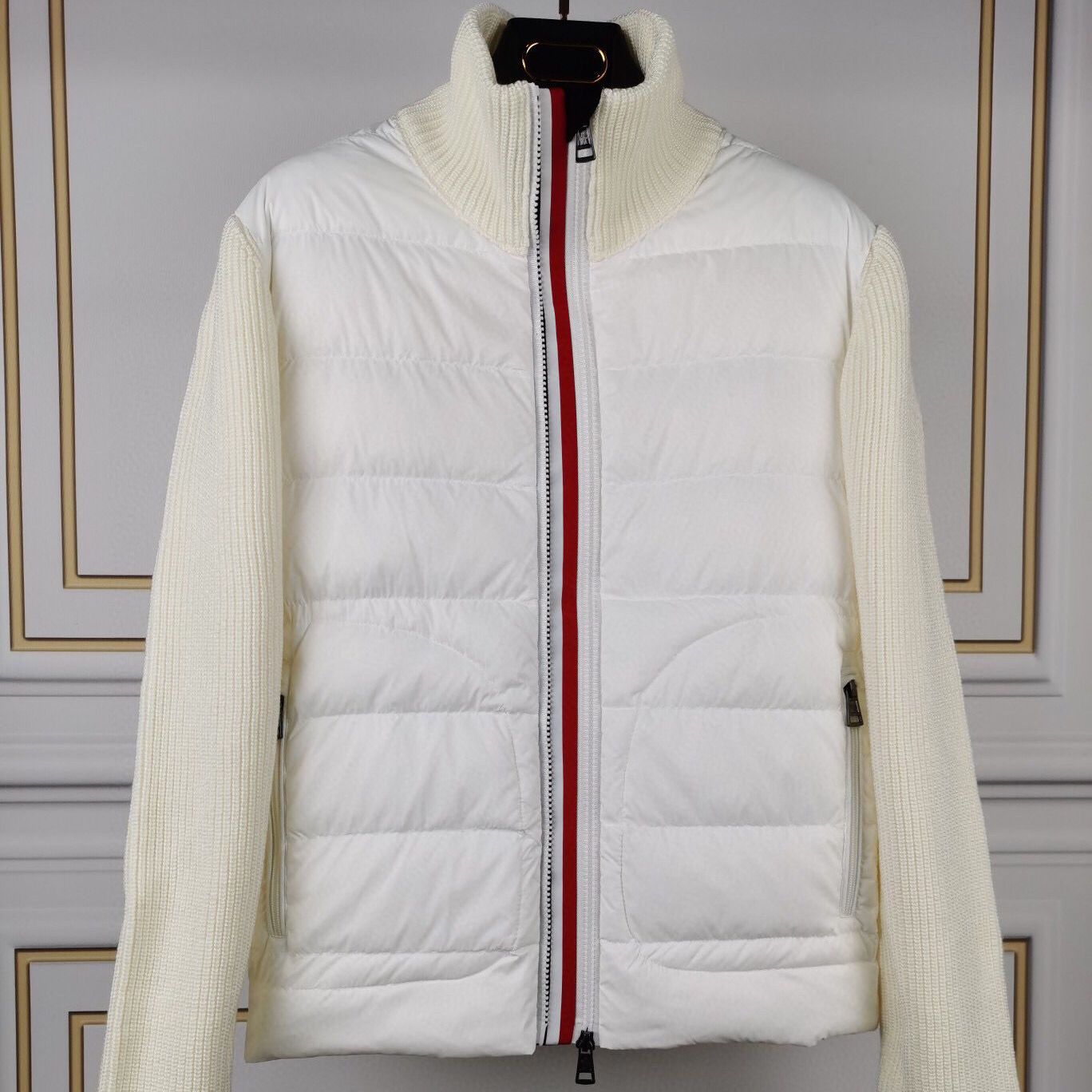 Designer Mens Down Jackets Knitted Patchwork Embroidered Armbands Colorful winter jackets Placket Women's Men's Parkas, Supplement (not shipped separately)
Designer Mens Down Jackets Knitted Patchwork Embroidered Armbands Colorful winter jackets Placket Women's Men's Parkas, Supplement (not shipped separately)