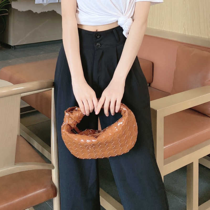 Clutch Bags Patent Leather Weave Handbags for Women Designer Luxury Fashion Knotted Cloud Shoulder Bag Cowhide Real Brand 221023 Pochette, Duck blue
Clutch Bags Patent Leather Weave Handbags for Women Designer Luxury Fashion Knotted Cloud Shoulder Bag Cowhide Real Brand 221023 Pochette, Duck blue