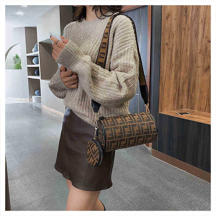 Handbag Autumn and style messenger wide belt simple cylinder pillow old flower Boston factory wholesale 70% off
Handbag Autumn and style messenger wide belt simple cylinder pillow old flower Boston factory wholesale 70% off