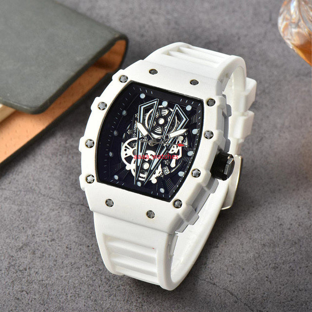 2023 men's high quality diamond quartz watch hollow glass back stainless steel case watch black rubber 138
2023 men's high quality diamond quartz watch hollow glass back stainless steel case watch black rubber 138