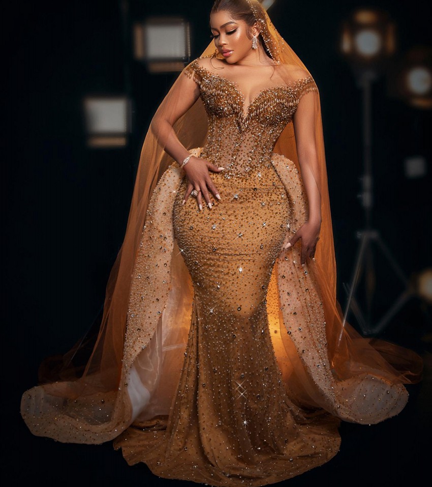 Gold Wedding Dress Beaded Sequined Bridal Gowns Custom Made Tassel Sweetheart Detachable Train Arabic Dubai Plus Size Vestidos de Novia