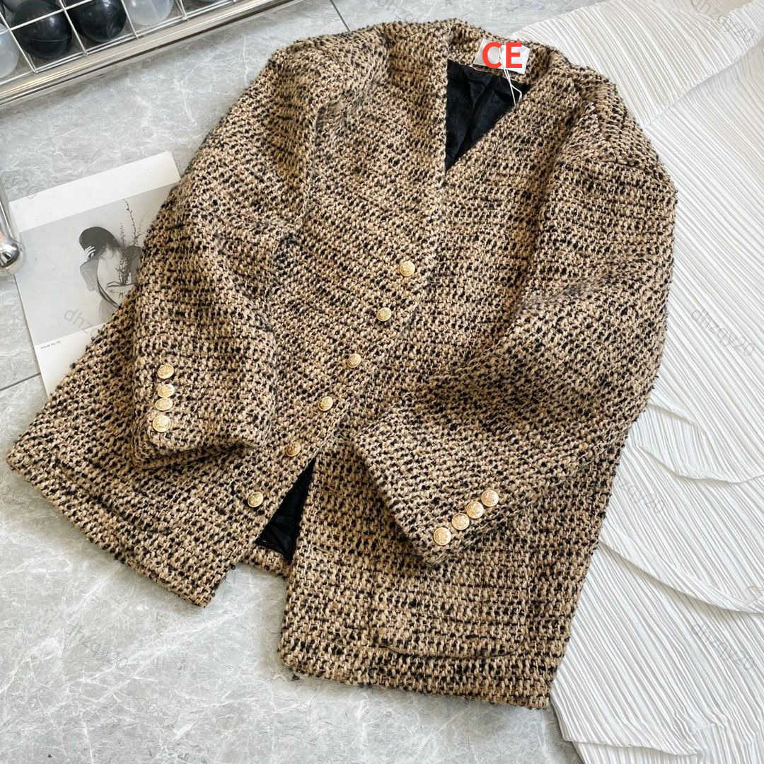 Ce wool coat designer jacket loose British V-neck suit coat women' autumn and winter thickened sheep sweater cardigan, Celi caramel coat
Ce wool coat designer jacket loose British V-neck suit coat women' autumn and winter thickened sheep sweater cardigan, Celi caramel coat
