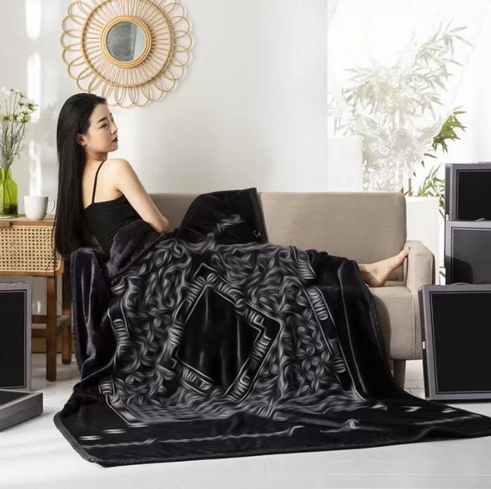 2022 Letter Designer Blanket Soft Portable Warmth Thickening Plaid Sofa Bed Flannel Blanket 150x200CM
2022 Letter Designer Blanket Soft Portable Warmth Thickening Plaid Sofa Bed Flannel Blanket 150x200CM
