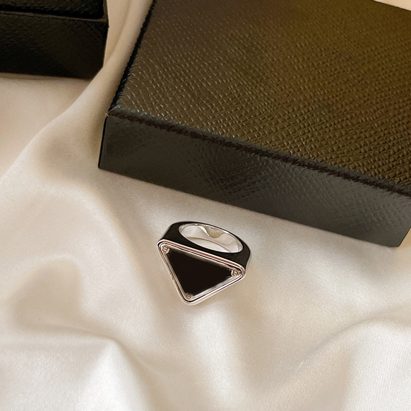 Desingers Cluster Rings For Woman Female Male Jewelry Ring Six Seven Eight Yards Black Triangle Ring Do Not Fade Birthday Gift P22102408
Desingers Cluster Rings For Woman Female Male Jewelry Ring Six Seven Eight Yards Black Triangle Ring Do Not Fade Birthday Gift P22102408