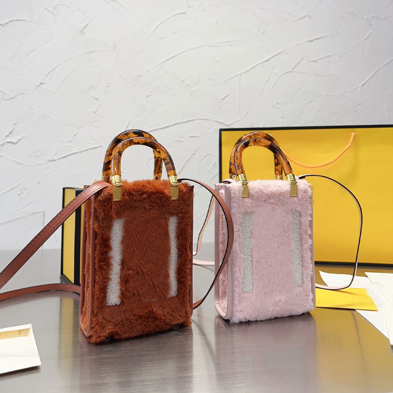 Cosmetic Bags Cases Sunshine Small Tote Bag Wool Handbag Purse Women Crossbody Shoulder Bags Removable Long Strap Fashion Letters Gold Hardware Founder Wallets
Cosmetic Bags Cases Sunshine Small Tote Bag Wool Handbag Purse Women Crossbody Shoulder Bags Removable Long Strap Fashion Letters Gold Hardware Founder Wallets
