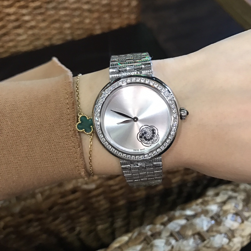 Designer Watch CH Womens Watchs quartz Sapphire mirror 37X10MM for woman Counter Official Replica Lady writewatch ladies Senior gift 006
Designer Watch CH Womens Watchs quartz Sapphire mirror 37X10MM for woman Counter Official Replica Lady writewatch ladies Senior gift 006