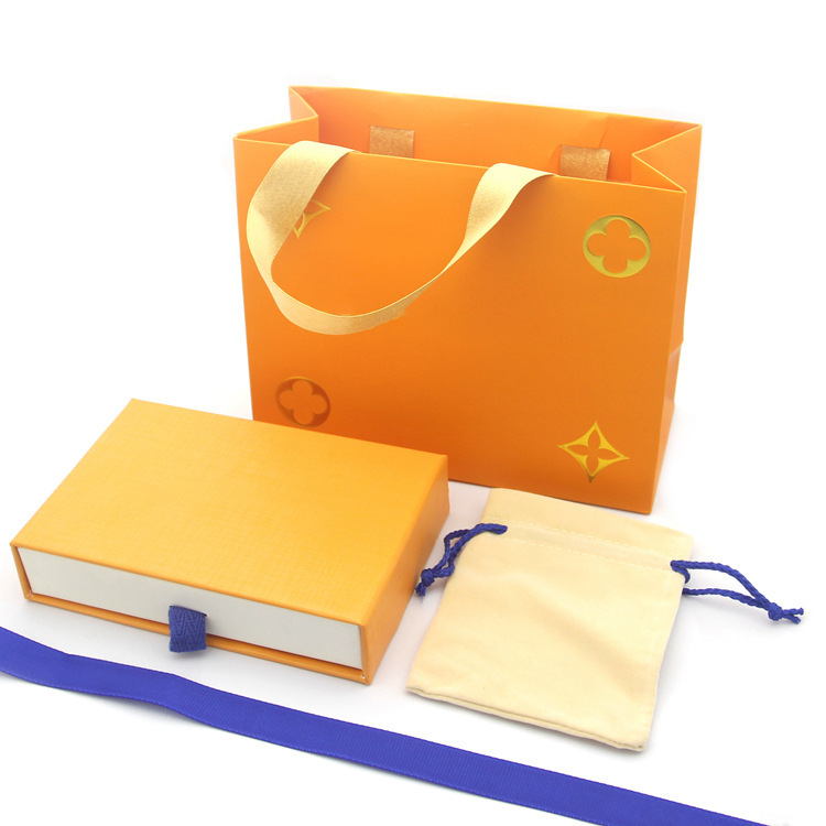 New Fashion brand jewelry boxes bracelet package set original handbag and velet bag jewelry gift box
New Fashion brand jewelry boxes bracelet package set original handbag and velet bag jewelry gift box