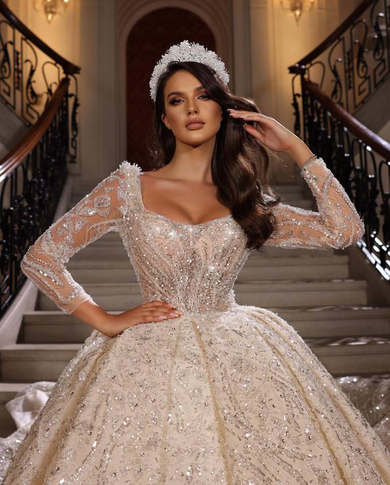 Exquisite Sequins Wedding Dress Ball Gown Custom Made Square Neck Full Sleeve Lace Beads Long Train Church Bridal Dresses
