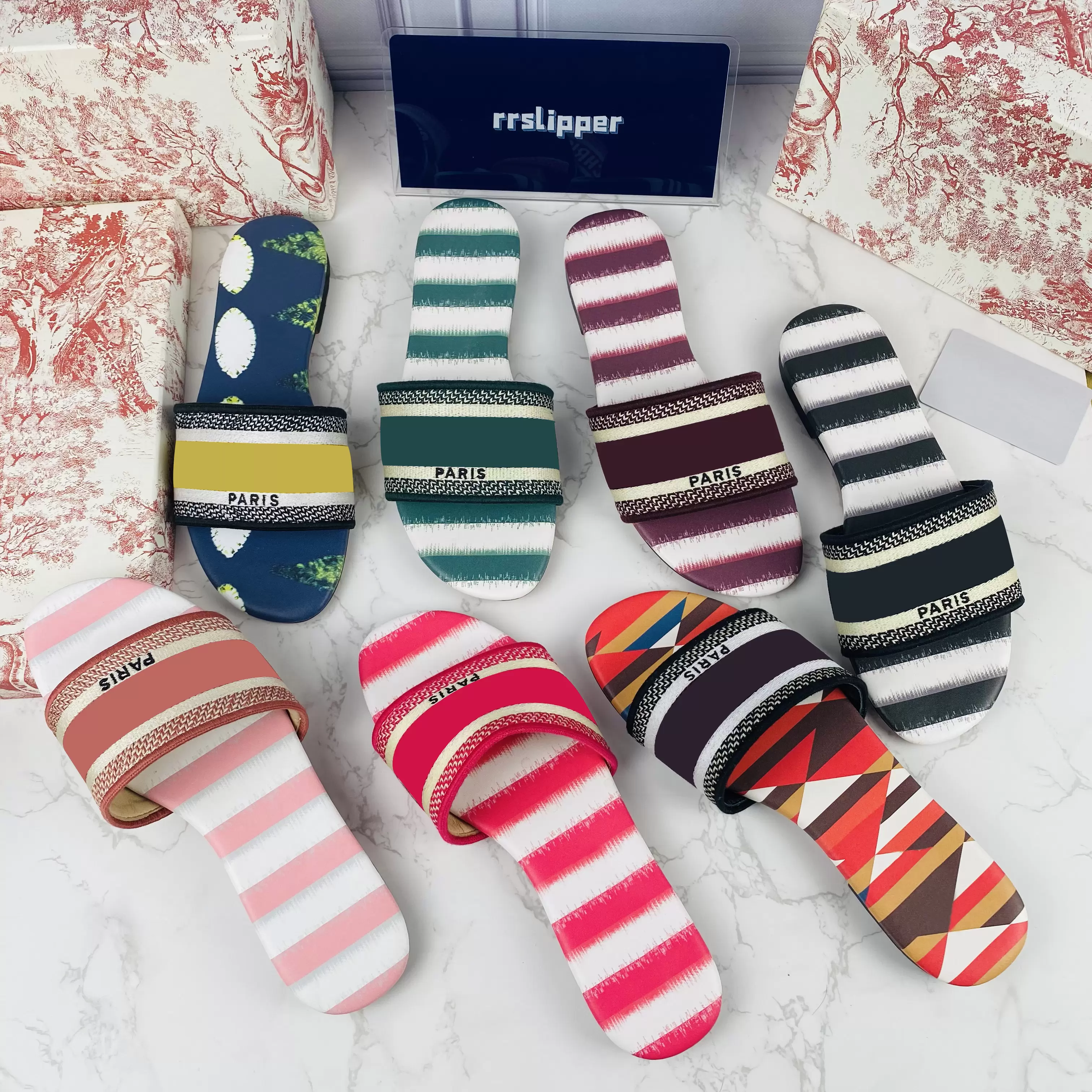 Top Designer Women's Slippers Fashion Luxury Letter Slide Flat Sandals Hotel Bathroom Shoes Summer Beach Shoes Outdoor Casual Dust Bag Size 35-42, 32
Top Designer Women's Slippers Fashion Luxury Letter Slide Flat Sandals Hotel Bathroom Shoes Summer Beach Shoes Outdoor Casual Dust Bag Size 35-42, 32