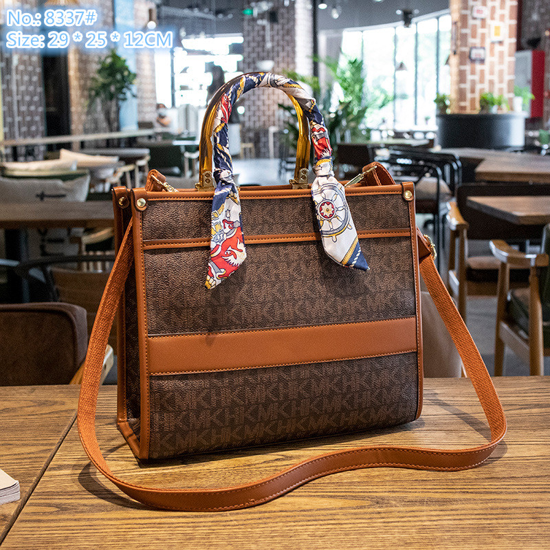 Wholesale factory ladies shoulder bags elegant atmosphere ribbon fashion handbag classic letter printing tote bag multi-layer contrast leather handbags, Brown-8337#
Wholesale factory ladies shoulder bags elegant atmosphere ribbon fashion handbag classic letter printing tote bag multi-layer contrast leather handbags, Brown-8337#