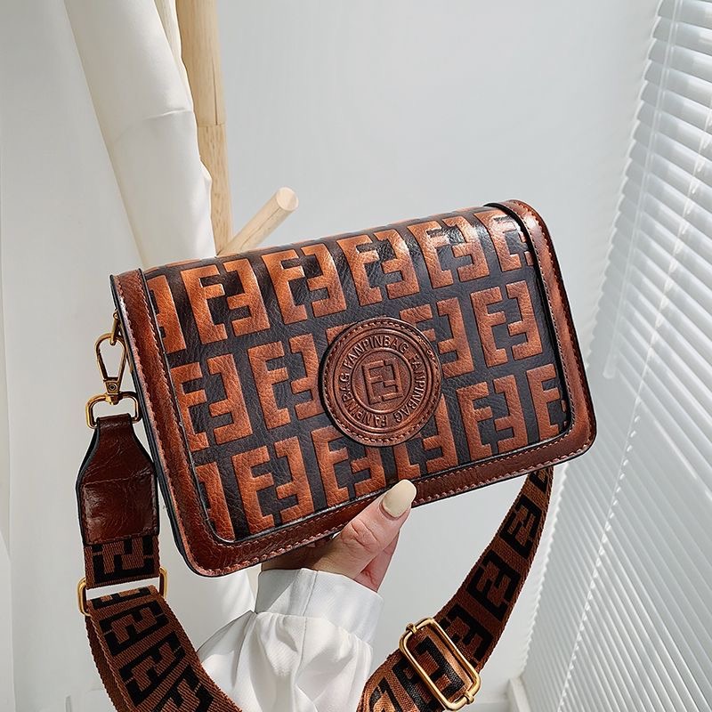 Evening Bags Fashion Conch Straw Shoulder Crossbody For Women Brand Wicker Woven Bag fendyities Designer Rattan Female Purses And Clutch 2022, Handbag
Evening Bags Fashion Conch Straw Shoulder Crossbody For Women Brand Wicker Woven Bag fendyities Designer Rattan Female Purses And Clutch 2022, Handbag