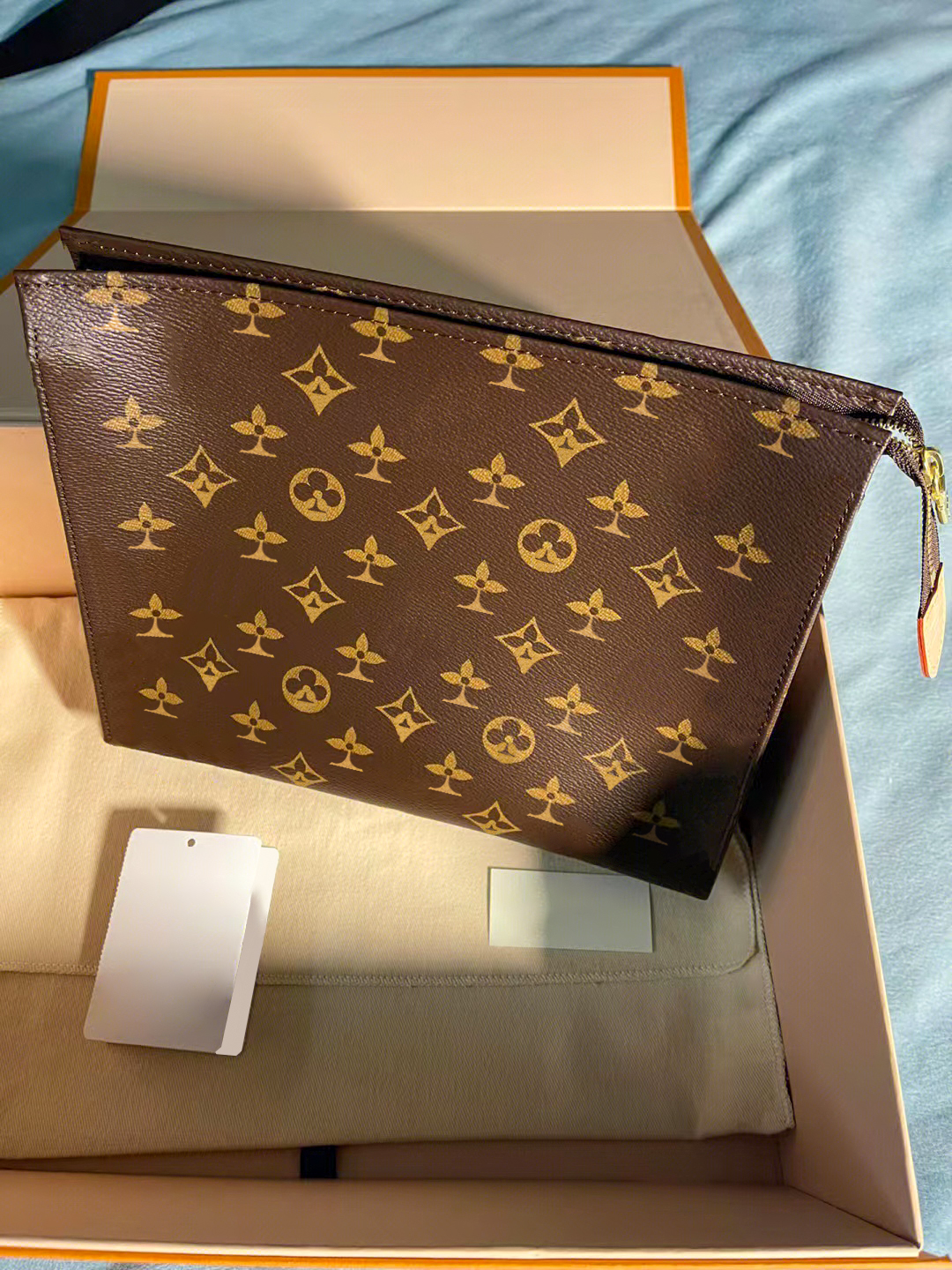 leather POCHETTE VOYAGE Shoulder Bag Designer Briefcases Fashion Women's men wallet card Clutch crossbody Cosmetic Bags Luxury pockets handbag pink strap toiletry, Pool series blue
leather POCHETTE VOYAGE Shoulder Bag Designer Briefcases Fashion Women's men wallet card Clutch crossbody Cosmetic Bags Luxury pockets handbag pink strap toiletry, Pool series blue