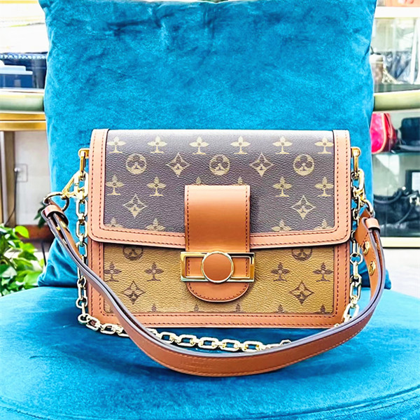 Classic Designer tote two shoulder straps Bag M45958 DAUPHINE pochette womens handbag classic envelope crossbody mens M45959 purses Luxury Leather Gold chain bags
Classic Designer tote two shoulder straps Bag M45958 DAUPHINE pochette womens handbag classic envelope crossbody mens M45959 purses Luxury Leather Gold chain bags